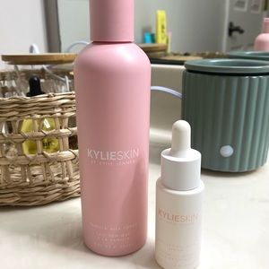 {KylieSkin}